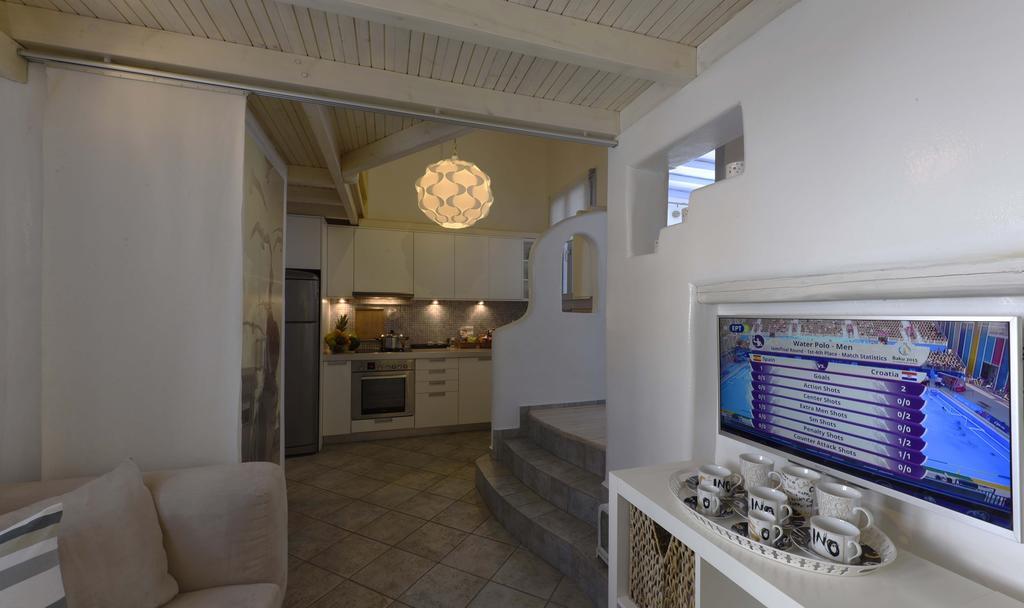 Ivi Mykonean Mimoza * Ornos (Mykonos)