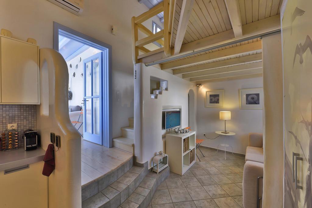 Ivi Mykonean Mimoza * Ornos (Mykonos)
